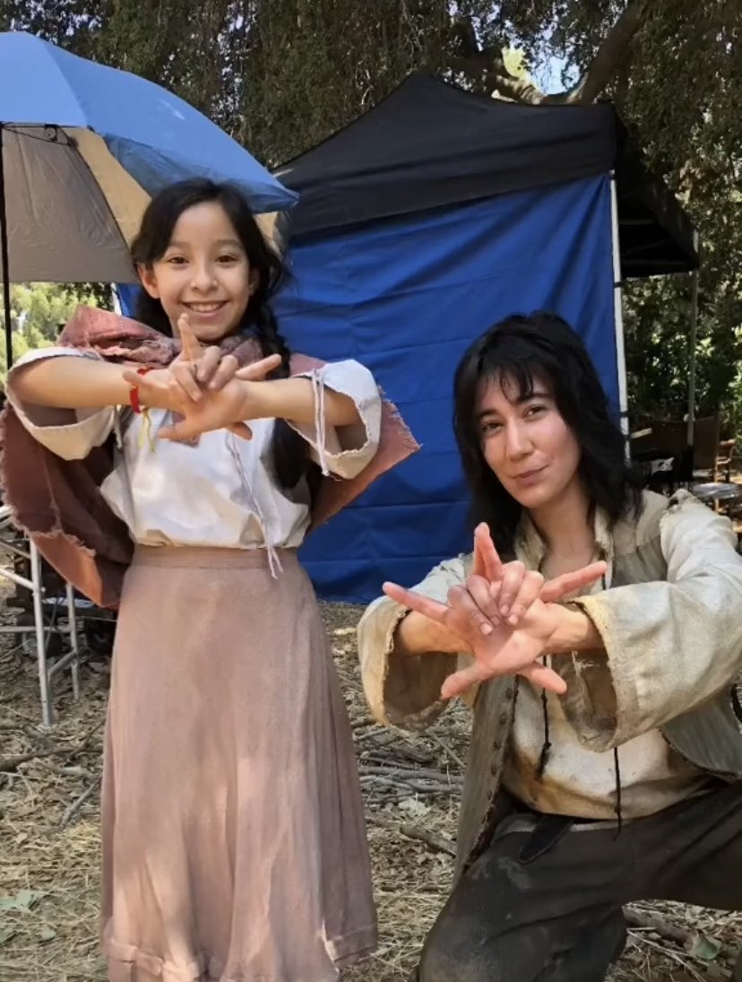 queeraspirates's tweet image. does anyone else just randomly do the “hex upon ye” hand symbol after watching ofmd, like just walking around your house bored… I can’t stop