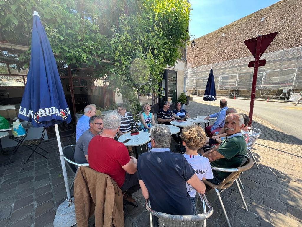 VeroLouwagie's tweet photo. #electionslegislatives2022 #avecVL #ducoeuretdelaction #Circorne2 #marché #visites #café
Visites, marché et petite pause café à Longny-les-Villages le mercredi 15 juin, sous un beau soleil 🌞 https://t.co/Lo4iQWrVYT