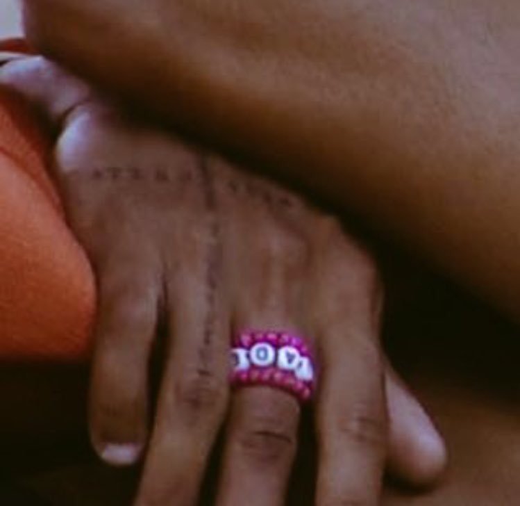 eduardastiv's tweet photo. “é só uma pulseira!” não… é um pedaço da história https://t.co/DSF6AwNBBE