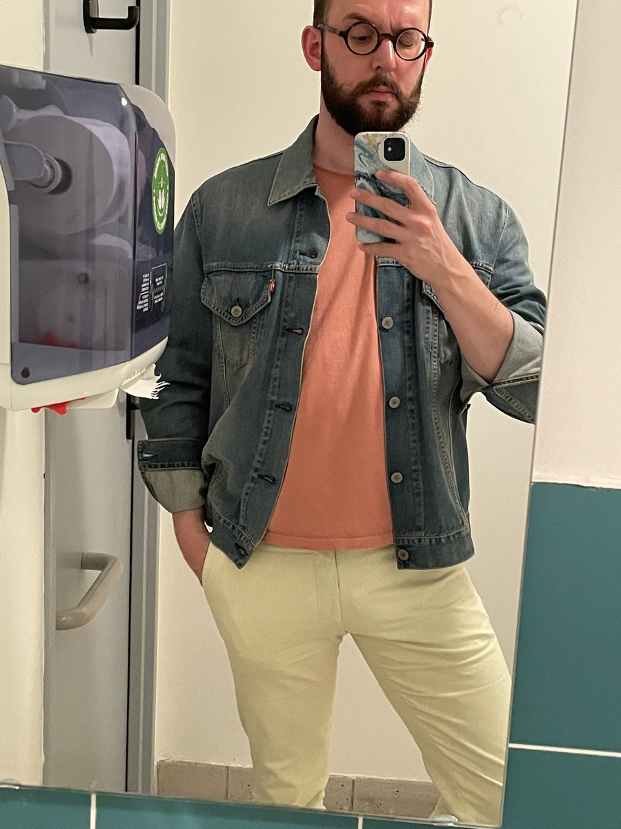 ClorddeWinter's tweet photo. Çategory is : frais et 80s pour aller virer un élève (🤔🤞🏻) en conseil de disc’.
👋🏻🪞👅🍦🍓🫐
#vanillefraise #fandesannées80 #RalphLaurenoupresque #pasdeschemise #unTshirt #jean https://t.co/FmIJTo8KvQ