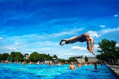 Zonnig vaderdagweekend
Festivals, afkoelen in het zwembad, een vaderdagevent en nog veel meer trekken je dit weekend naar Sittard-Geleen. Meer weten ⤵

bitly.ws/sgag