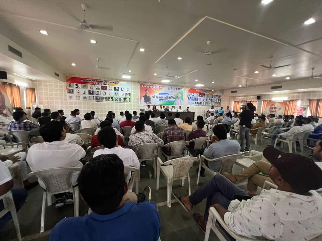 IYCAhmedabad's tweet photo. आज Indian Youth Congress के इंचार्ज Krishna Allavaru जी की अध्यक्षतामें गुजरात युवक कोंग्रेस की प्रदेश कार्यकारिणी की बेठक हुई जिसमें प्रदेश प्रमुख,उपप्रमुख,महासचिव,सचिव व शहर ओर ज़िला अध्यक्ष उपस्थित रहे.
#mission2022 #GPYCSM
#GPYC https://t.co/b95fhwXGKs