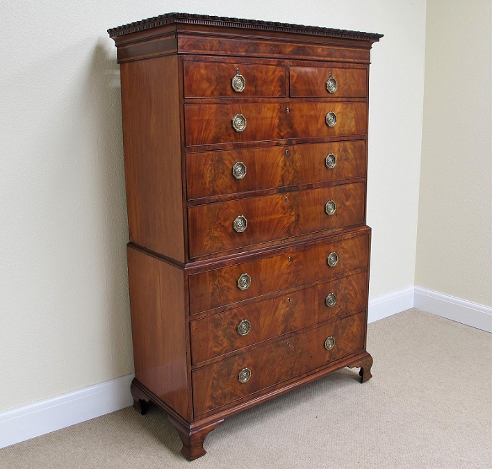 loveantiques's tweet photo. Here we have a Georgian Mahogany Chest On Chest c.1790 being sold by Oakfield Gallery: https://t.co/mI7MVnUwh2
#antiques #antiquechestonchest #chestonchest #antiquefurniture #loveantiques https://t.co/3a7hyYfTW1