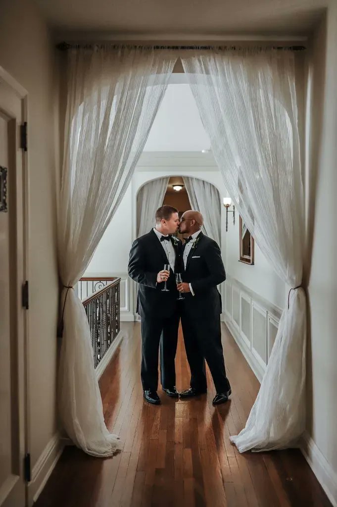 "It is love that makes the impossible, possible" 
.
.
Venue: <a href="/TheAstinMansion/">The Astin Mansion</a>
Floral: @CarriageHouseFloralDesign
Photo: @JynniferLacyPhotography