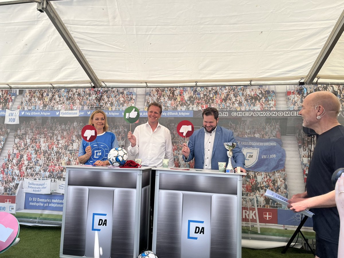ChristianeMW1's tweet photo. Så er vi gang med diskussionen om EU og det danske arbejdsmarked - medspiller eller modspiller? #fmdk #eudk https://t.co/0FEXFct5Wr