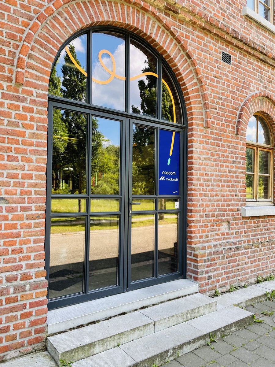 Hoppa! Bij deze is de C-Mine officieel trotse drager van de make it fly kleuren! 🙌

 #makeitfly #makeitflygroup #digitalagency #digital #c-mine #genk