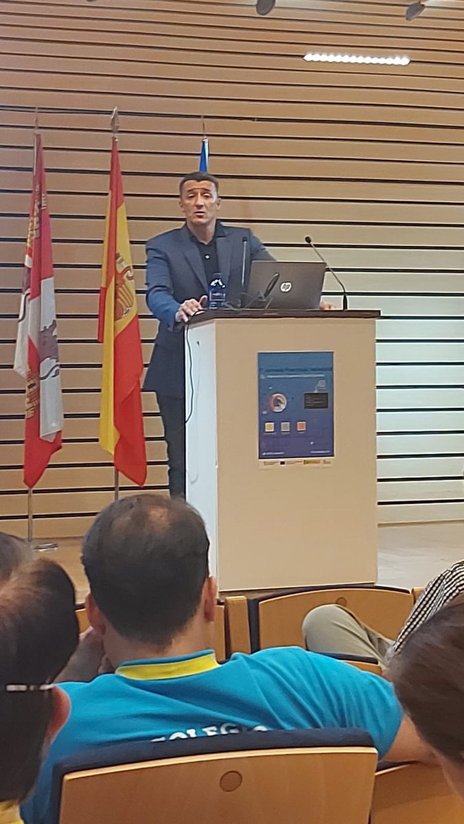 Comenzamos la jornada de tarde con la charla sobre:

“El plan de competencia digital educativa en Valladolid” a cargo de <a href="/dgpxxi/">J. David García Pérez</a> 

👉🏻Niveles de CD Docente 
👉🏻Proyecto CODICE TIC
👉🏻Cultura digital en los centros educativos