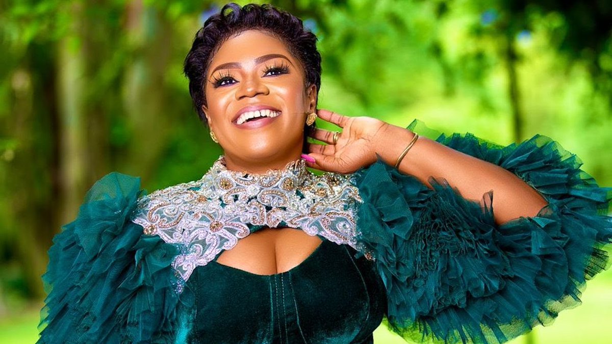 news_ghana's tweet image. Piesie Esther celebrates 20yrs in music with new single ‘Wayɛ Me Yie’ dlvr.it/SSJHKk #Entertainment #WayɛMeYie #20yrs #celebrates #MUSIC