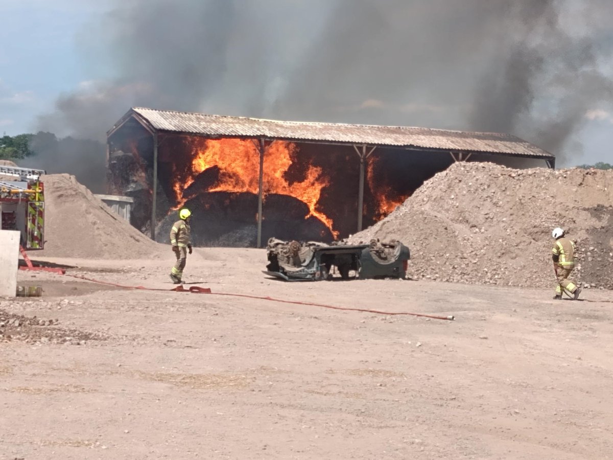 KarenGazette's tweet photo. Good to do a bit of 'proper' reporting this afternoon - see smoke, jump in car, follow fire engines. @NorthYorksFire crews at the scene.
More here https://t.co/3oU4nUVl5E https://t.co/yAWLd9ln6l