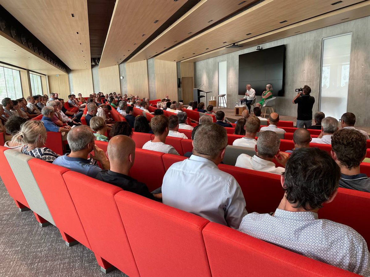 Salle comble pour la venue de <a href="/BrunoLeMaire/">Bruno Le Maire</a> en Vendée. Sur la 4ème circonscription, face à la droite extrême, le seul choix pour faire avancer la Vendée et la faire rayonner en local et au national, dimanche : on vote <a href="/LeguilleBalloy/">Martine Leguille-Balloy</a> !