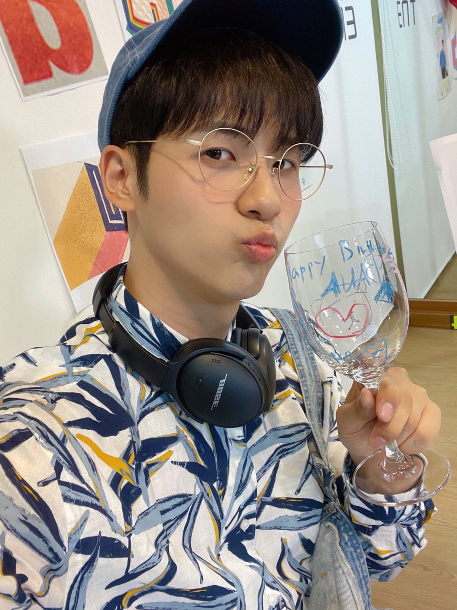 _B1A4OFFICIAL's tweet photo. [#B1A4Story] HAPPY CNU DAY 📸

생일 축하합니다 생일 축하합니다🎵
사랑하는 신우의 생일 축하합니다〰🎶

신뽀 생일 기념 V LIVE! 모두 재밌게 보셨나요?🐻❣️ 올해도 신우의 생일을 축하해준 바나분들 감사합니다💚

#B1A4 #신우 #CNU #해피신우데이
#HAPPYCNUDAY https://t.co/VegREPuYqv