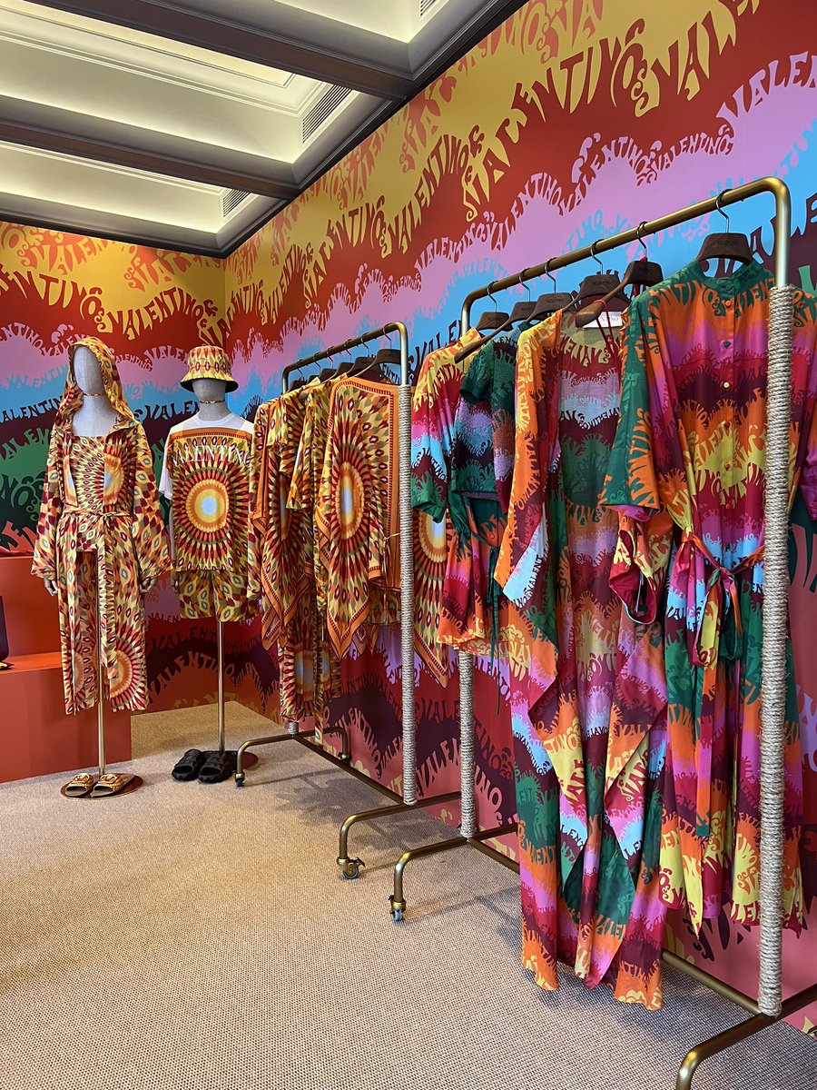 tanpakkee's tweet photo. The @MaisonValentino Escape capsule collection has popped up at Capella Singapore till 30 June! Get a first look at the collection here: https://t.co/sNgjUINIdJ