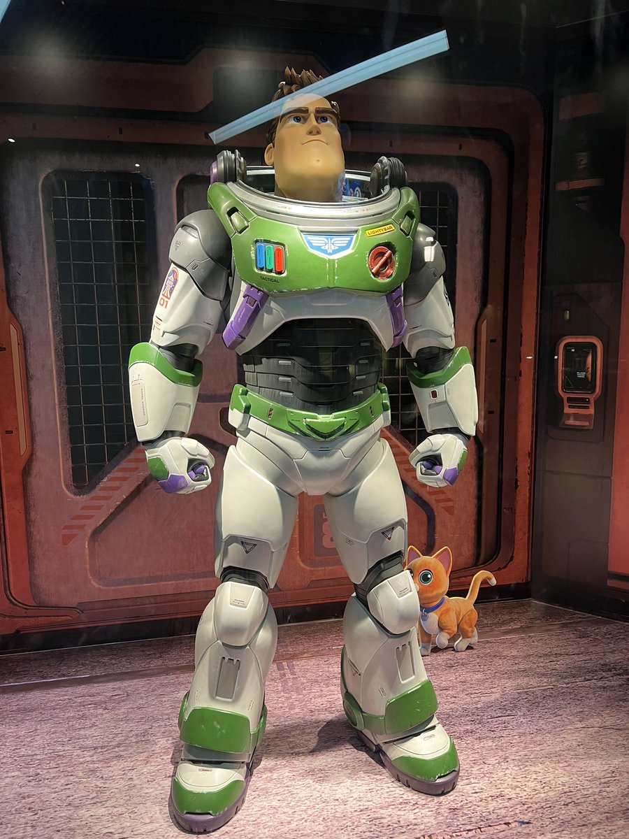 バズライトイヤー声優変わった理由は なぜ所ジョージから鈴木亮平に変更 つれづれブログ