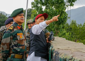Defence Minister Rajnath Singh today visited a forward post in Jammu & Kashmir a... - Kannada News