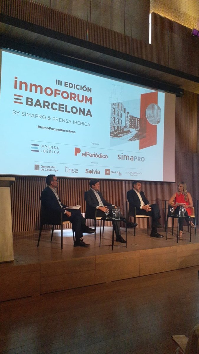 simaexpo's tweet photo. En la segunda mesa de #Inmoforum Barcelona, se ha hablado sobre el análisis del mercado de vivienda en Cataluña por @albertoizqgor , @pedrosoriatinsa y Ernesto Ferrer-Bonsoms. https://t.co/qVXsw4pnMD