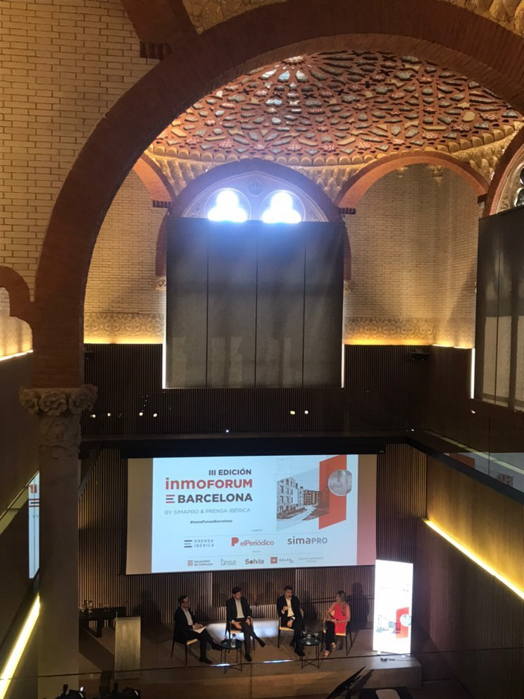 simaexpo's tweet photo. En la segunda mesa de #Inmoforum Barcelona, se ha hablado sobre el análisis del mercado de vivienda en Cataluña por @albertoizqgor , @pedrosoriatinsa y Ernesto Ferrer-Bonsoms. https://t.co/qVXsw4pnMD