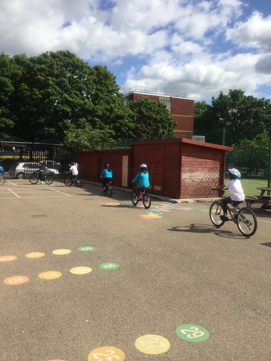 BJ_Year6's tweet photo. This week our @BJ_Year6  pupils took part in their on-road Bikeability level 2 course. Children demonstrated their bike handling skills before progressing onto the road. Well done @BJ_Year6!

@BJ_Headteacher 
@BenJonsonSchool 

#BenJonsonSchool #StaySafe #bikelife #bikesafety https://t.co/zQJFtbrnXt