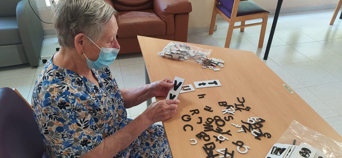 Nuestros/as usuarios/as ya han comenzado a usar el <a href="/decedario/">Decedario</a> el nuevo material de estimulación cognitiva gracias a la <a href="/FundacionGmp/">Fundación Gmp</a> y <a href="/AlzheimerCeafa/">CEAFA</a> #decedario #Alzheimer #estimulacioncognitiva