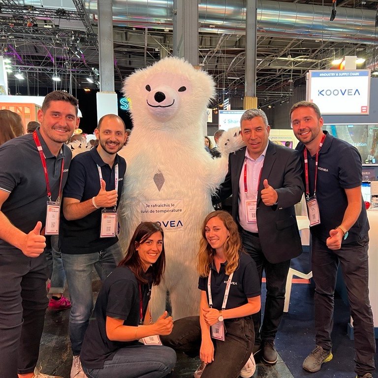 Nous avons eu de la visite et pas des moindres ! 👇

Merci à <a href="/JBenabdillah/">Jalil Benabdillah</a> d'être passé sur notre stand à #Vivatech . C'était un plaisir de pouvoir échanger avec vous et d'avoir pris la pose avec notre mascotte #KooveaBear en votre compagnie🐻‍❄️📸