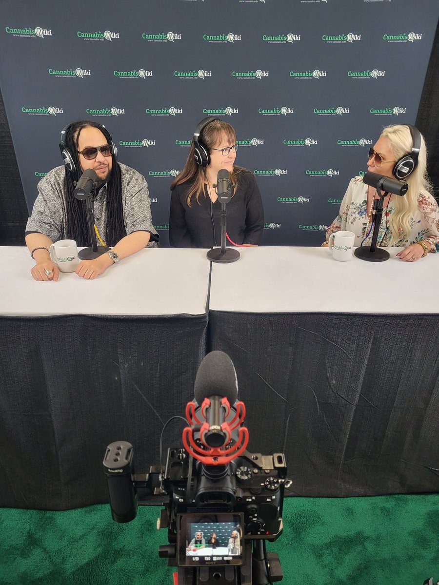 ondspotherbshot's tweet photo. Day 2 at the Cannabis Wiki Conference &amp; Expo 2022 in London, ON

@strainexplorer @jacquichilds @kjproulx @christal_chronic @westernfair #thedrew #rumwata #londonontario #cannabiswikiexpo2022 https://t.co/D1fTDIGmwt