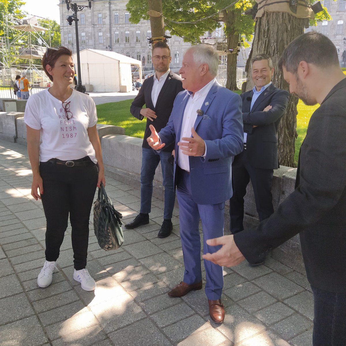 SylvieDalguerre's tweet photo. #ellesosentengrandest avec les élus mairie de Québec,assemblée du Québec
@pierreluclachance, @brunomarchand , @francoisparadis
Objectifs @regiongrandest comme un territoire dynamique avec des opportunités d'échanges et de coopérations économiques
#innovationverte
@JeanROTTNER https://t.co/aQiEnsrPBx