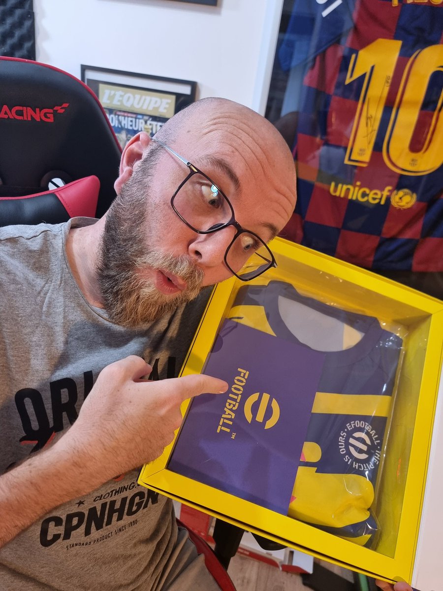Merci à <a href="/KONAMIFR/">KONAMI France</a> et <a href="/play_eFootball/">eFootball</a> pour ce magnifique maillot et ce code.
En tant que roi des rats:
#concours 12000 pièces Efootball Play à gagner.
- follow 
- rt

TAS le 20/06

ps: ma vidéo sort à 17h...