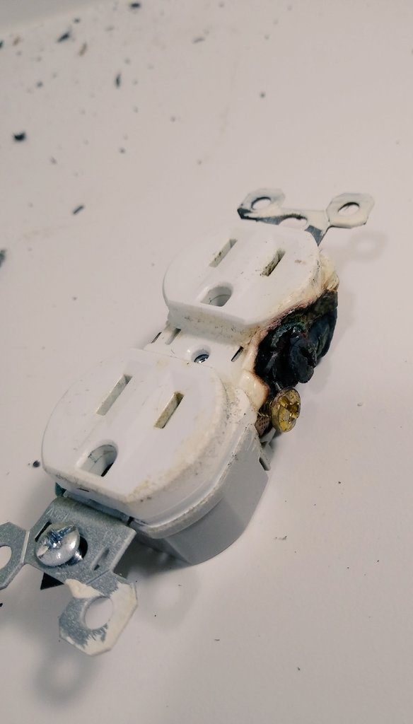 fyronflode's tweet photo. Morning, everyone!

Quick reminder that the "landlord special" can be funny at times, but it can also be downright deadly.

Welcome to the outlet that just came out of my kitchen wall, in a building with 35 units.

All because someone tried a cheap fix with a spare screw. https://t.co/NlmbeRD7I9