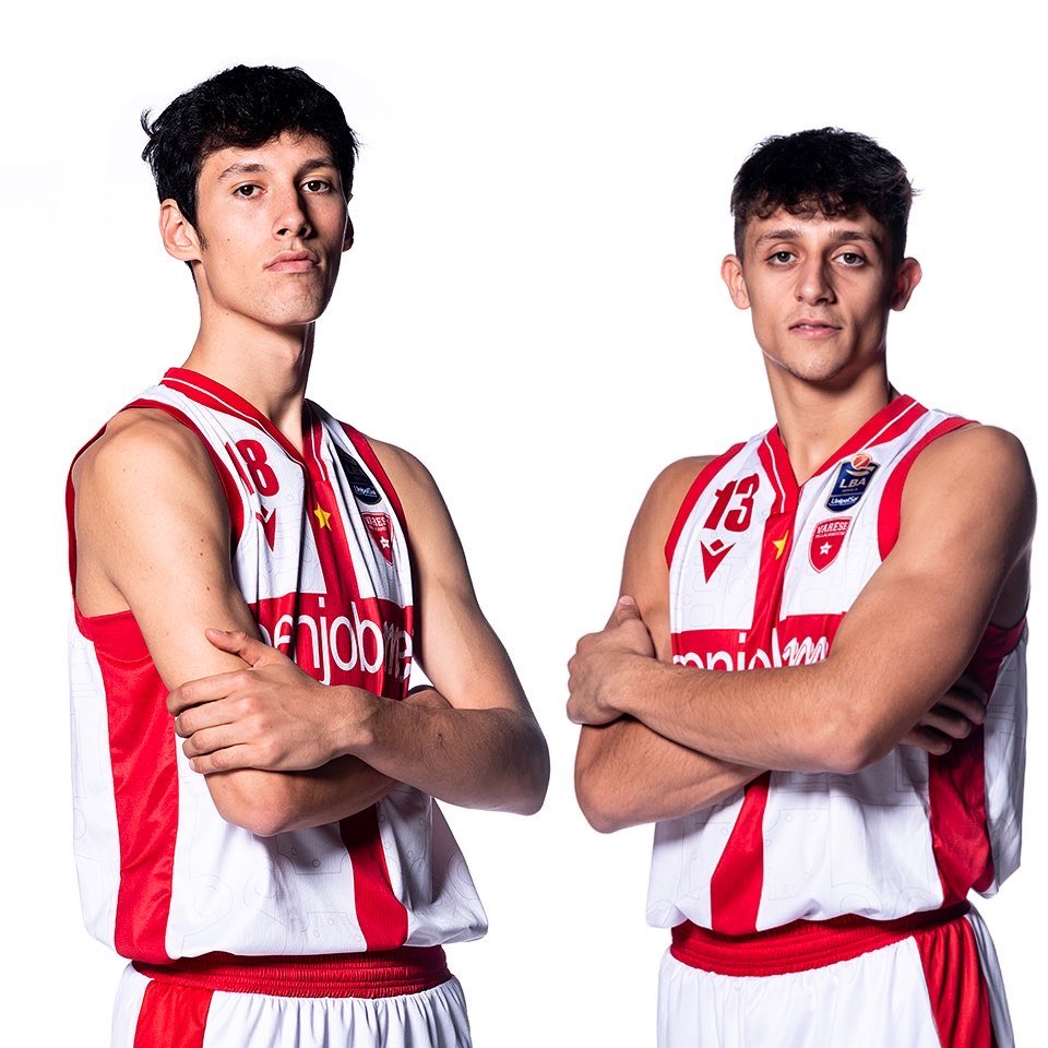 PallVarese's tweet image. Altri due biancorossi ⚪️🔴 in azzurro 🔵 Si tratta di Nicolò #Virginio e Matteo #Librizzi, convocati per il raduno della Nazionale Under 20 che si terrà a Roseto dal 23 giugno 👏🏻

#NoiSiamoVarese