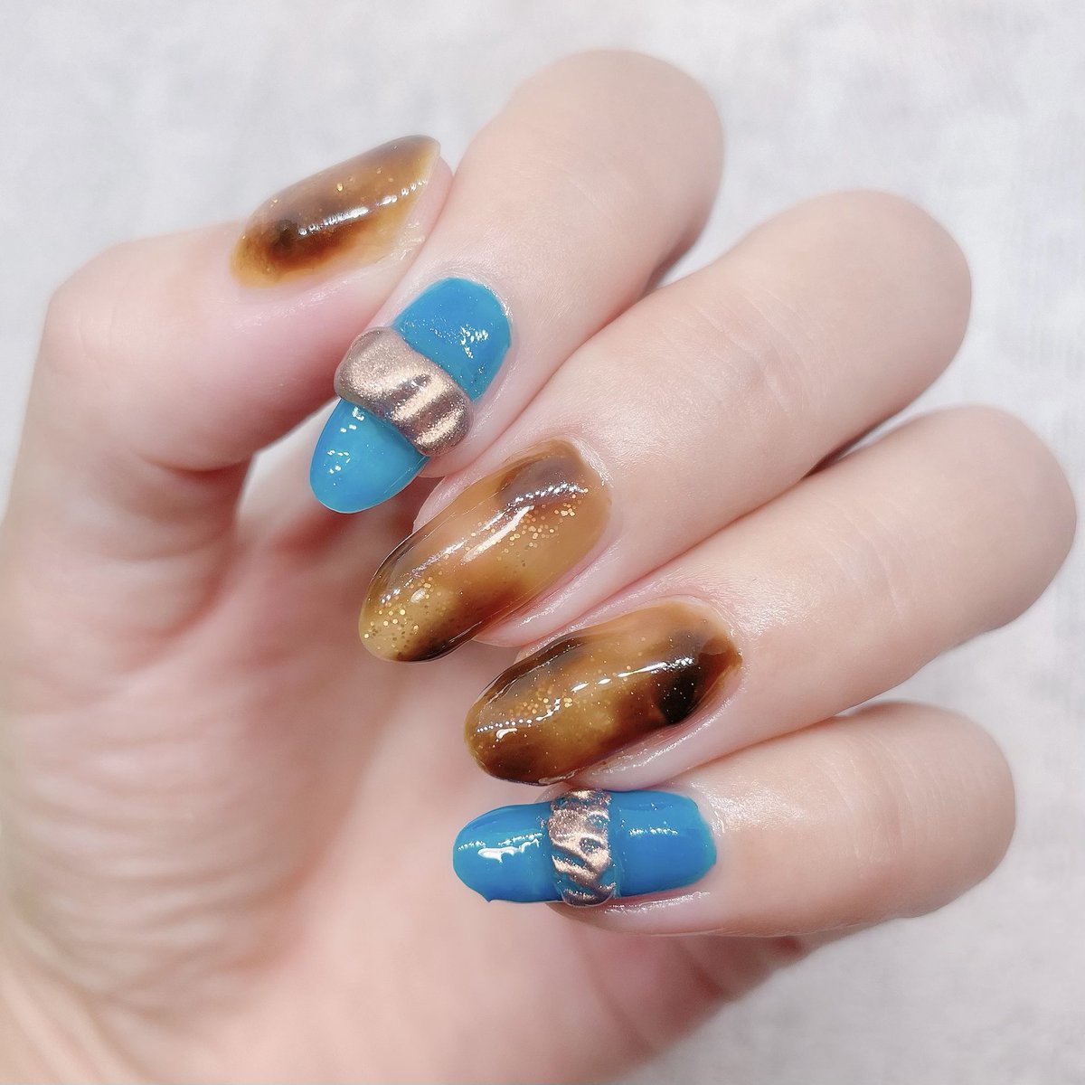 maruchan_nail's tweet photo. ブルー×べっこうネイル🌈ウィークリージェルの #NE183 のブルー具合可愛い🤤 https://t.co/OH6UgKfloO