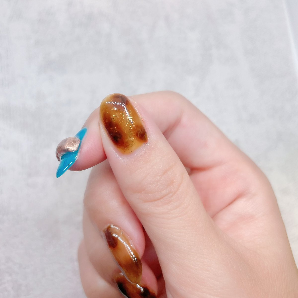 maruchan_nail's tweet photo. ブルー×べっこうネイル🌈ウィークリージェルの #NE183 のブルー具合可愛い🤤 https://t.co/OH6UgKfloO