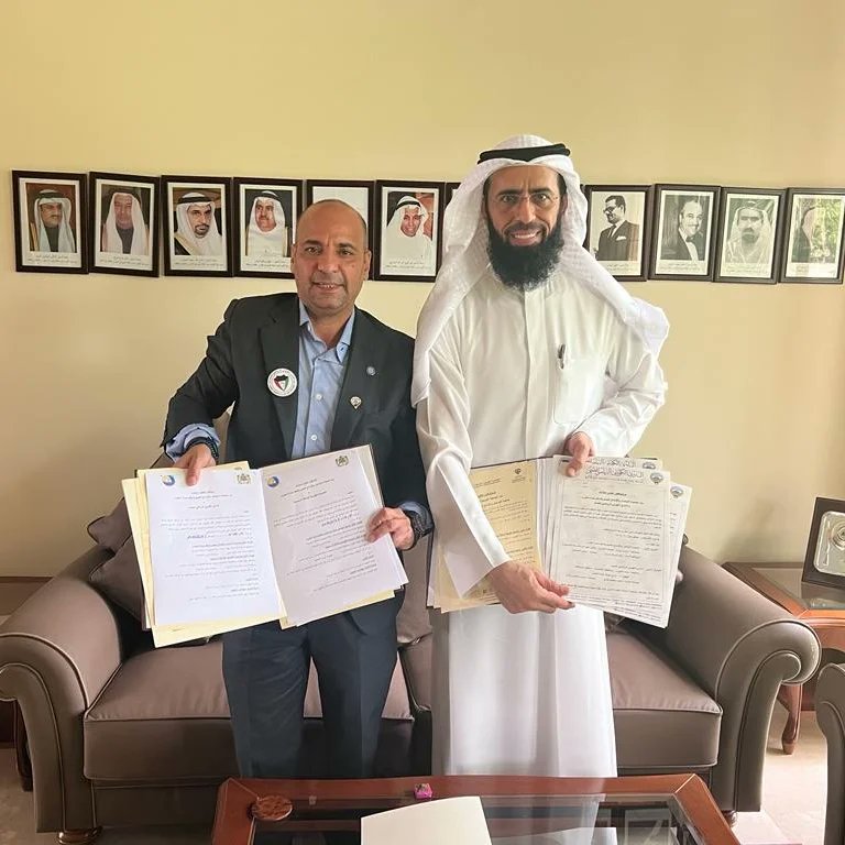 أستقبل ممثل سفارة الكويت لدى المملكة المغربية القائم بأعمال السفير المستشار دخيل متعب الخرينج والسكرتير الأول للسفارة راشد العويهان وفد من النادي الكويتي الرياضي للصم  والجمعية الكويتية للإعاقة السمعية

@kahikuw

#الصم #للصم #لغة_الإشارة #الكويت #إعلان #إعلانات_الكويت #معاقين