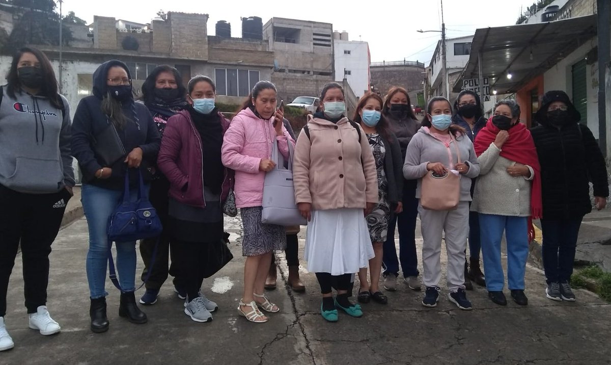 DIF_Lerma's tweet photo. Esta mañana mujeres de la Comunidad Guadalupe Victoria #Huitzizilapan, recibieron traslado a estudios de #Colposcopias.  

Para atención de Colposcopias y #Mastofrafías comunícate al número 7281198902  

#ServirConAmor #PodemosMás https://t.co/1VDGU0rVON