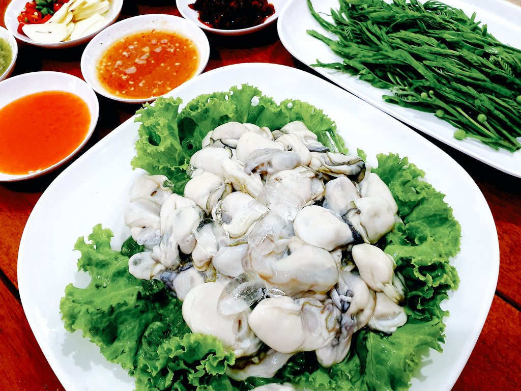 May_IndyMaya's tweet photo. Ready to have #Breakfast #Lunch and #Dinner at the same time 🙄😅🤣🥰 #SeasonedOysters .Very Hungry🥢😋
#Cooking❤️👩🍳#CookingDinner😍#Dinner #DinnerTime #Food #SpicyFood😋🥢#ThaiFood #ThaiKitchen #Salad #Seasoned #Oysters❤️#Delicious🥰#LookDelicious🥢😋 #Yummy #AtHome #Ayutthaya https://t.co/yUrjOSyu2Y
