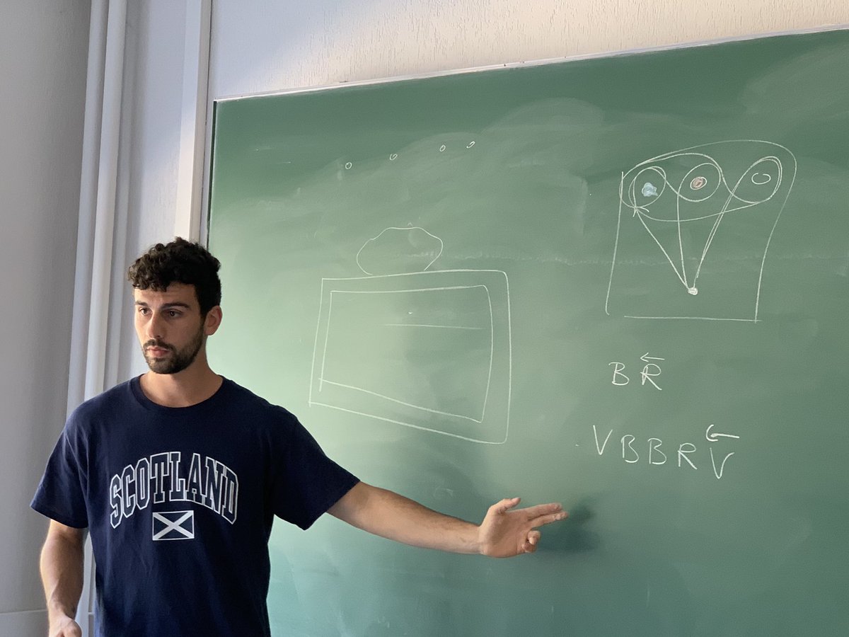 Mathemarium's tweet image. #mathc2+ #Nice06 5ème atelier sur le groupe fondamental, ou « comment accrocher un cadre autour de n clous de sorte qu’en enlevant 1 seul clou, le cadre tombe » 😁