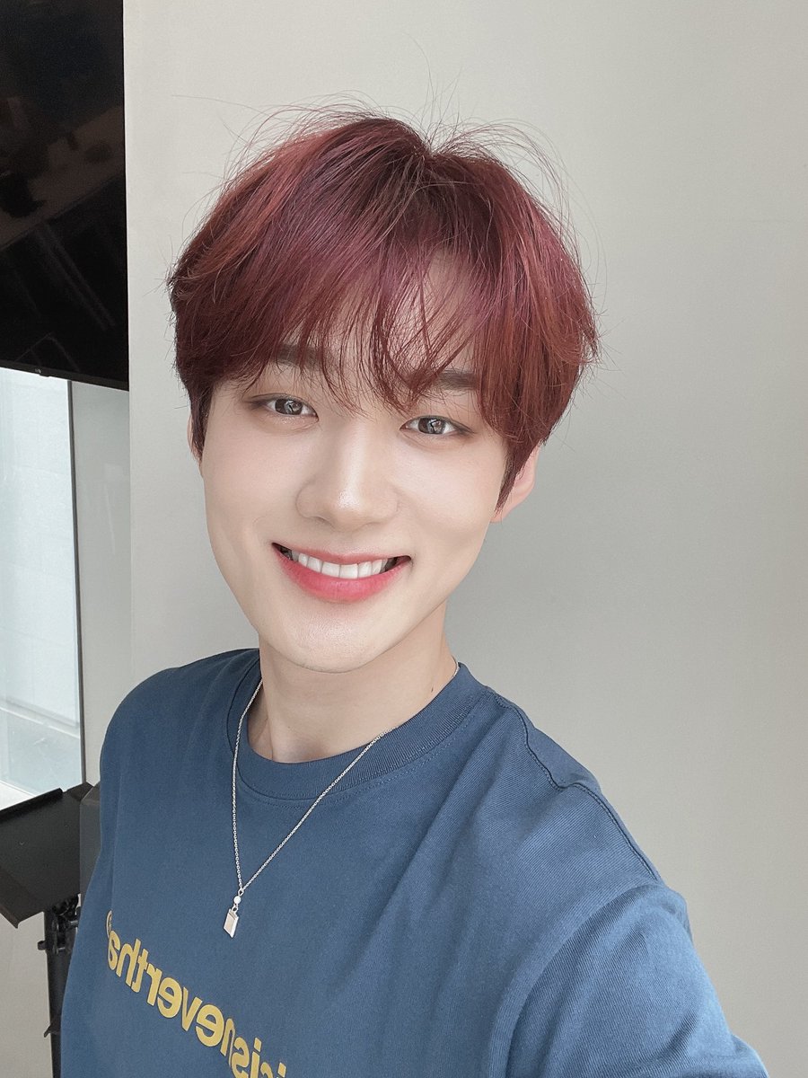 DROP THE TAGS NOW

HAPPY GENIUS YONGSEUNG DAY
#HappyYongseungDay
#IntoYongseungSpace
#온_우주가_축하하는_용승이_생일