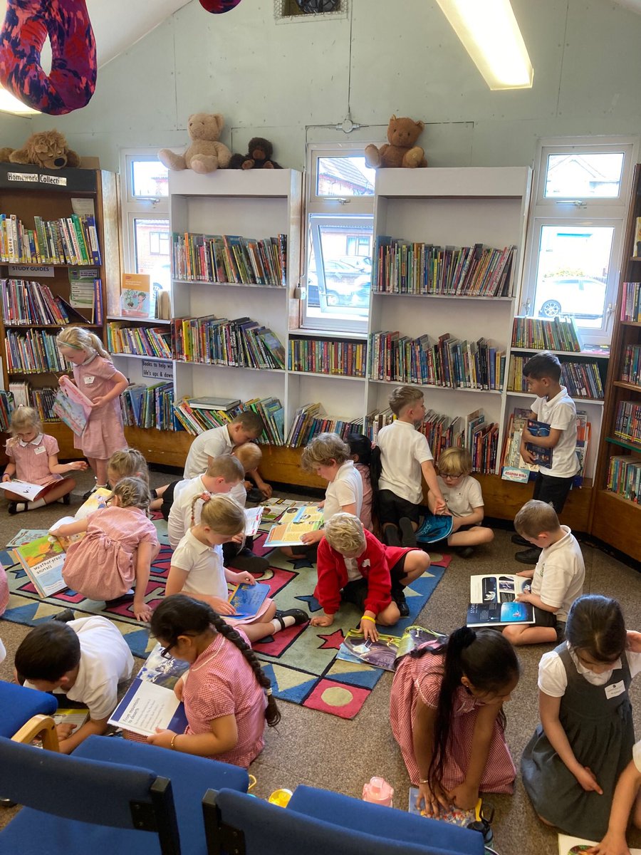 HollyfastSchool's tweet photo. 1A visited Coundon library today! We loved listening to stories and exploring the books they had on offer. Get yourselves a library card and unlock a world of imagination #coventrylibraries #bookworms https://t.co/LSJYvsVI0u