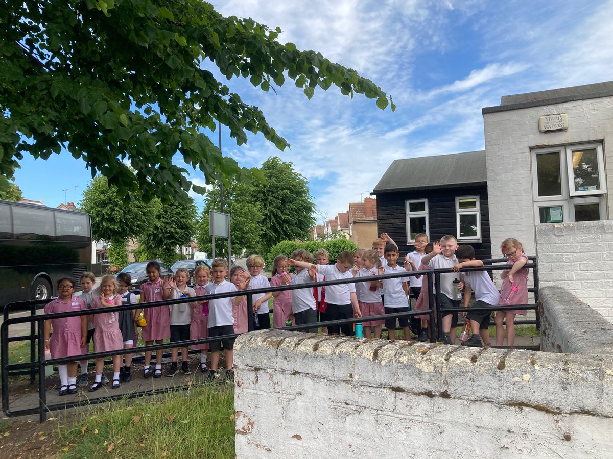 HollyfastSchool's tweet photo. 1A visited Coundon library today! We loved listening to stories and exploring the books they had on offer. Get yourselves a library card and unlock a world of imagination #coventrylibraries #bookworms https://t.co/LSJYvsVI0u
