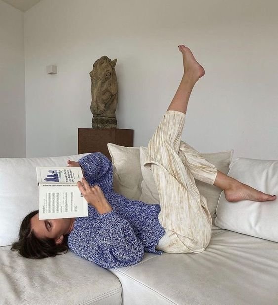 Booklicious5's tweet photo. True #deciple of Book !
#readingforpleasure https://t.co/FjzFZVeLS4