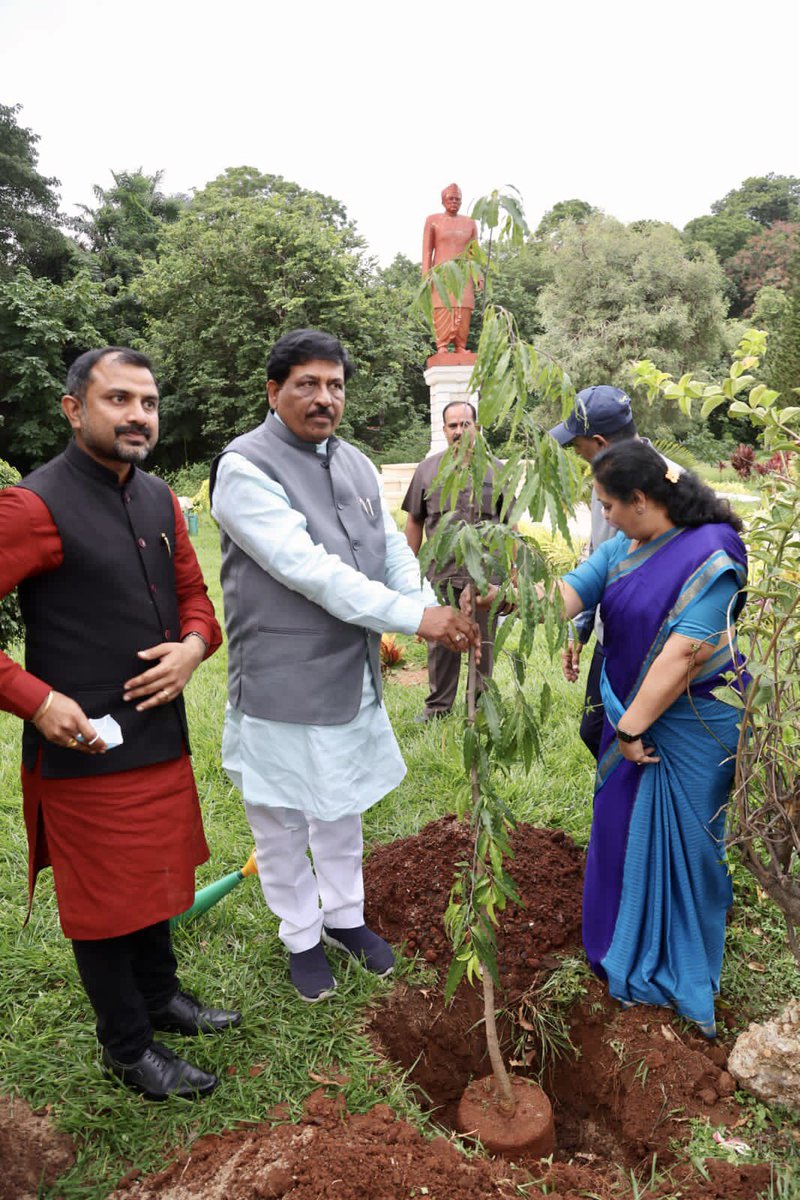 NiraniMurugesh's tweet photo. Our environment needs to be appreciated everyday. We need to go beyond words &amp; take action as responsible citizens to keep our surroundings greener, cleaner &amp; safer. I planted a sapling today at Vidhana Soudha in a drive organised by the Sustainable Environment Development Trust. https://t.co/sOdcPYJtbr