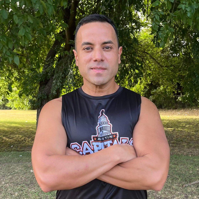 ChrisSaldana's tweet photo. One week out. #PrideBowl #Chicago. 🏳️‍🌈🏈 This my “be mean” face 😬 #TeamPhotos https://t.co/AXuPnKBn07
