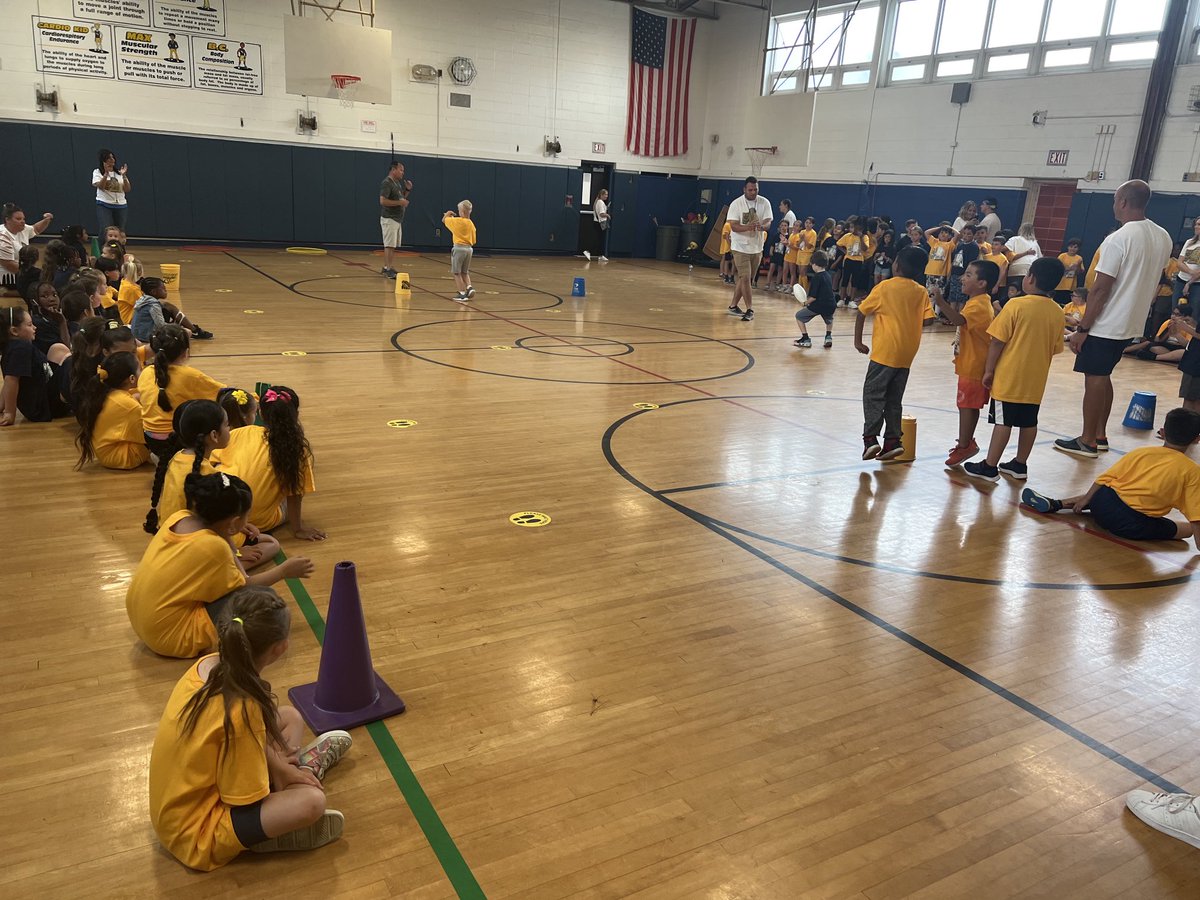 FAElementary's tweet photo. The rain does not stop the fun at Field Day for Forest!!!! #Foreststrong #kidsarehavingablast 💙💛 https://t.co/u1mCEyeuZW