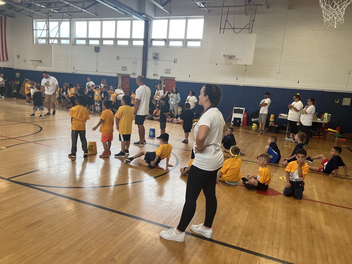 FAElementary's tweet photo. The rain does not stop the fun at Field Day for Forest!!!! #Foreststrong #kidsarehavingablast 💙💛 https://t.co/u1mCEyeuZW