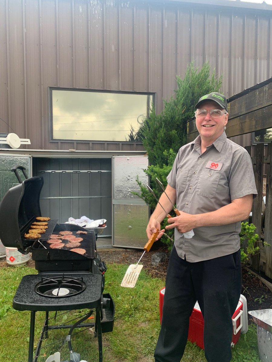 BBQ Lunch Days at PenPlast! 🍔🌭🥗
Thanks to Chef Dale for cookin' us up some mean burgers, sausages and veggie burgers! They were delish!!! 

P.S. don't worry Shift A and C - your bbq days are coming next week! 😎