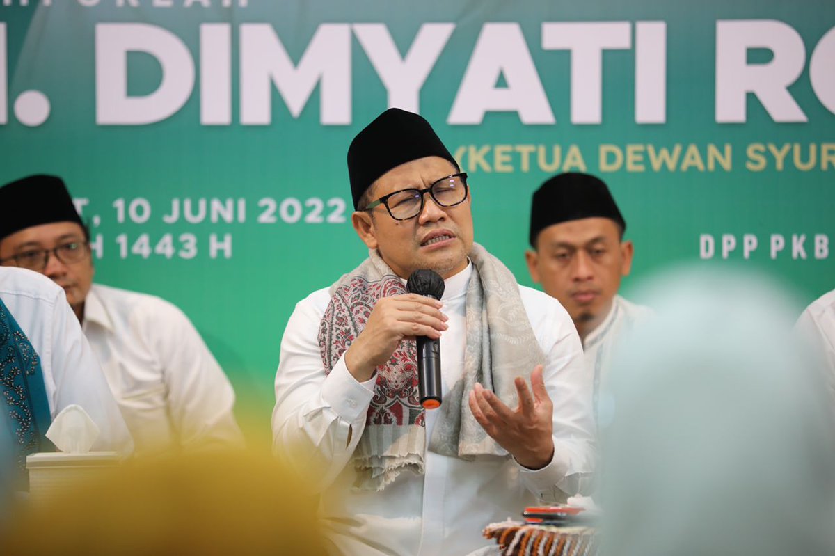 A_FauziFawaz's tweet photo. Yasin, tahlil, doa atas 7 hari wafatnya al maghfurlahu KH. Dimyati Rois serentak seluruh Indonesia di semua kantor DPW dan DPC PKB, Semoga mendapat keberkahan dari Allah SWT. aamiiin https://t.co/rIgJoZtXbH
