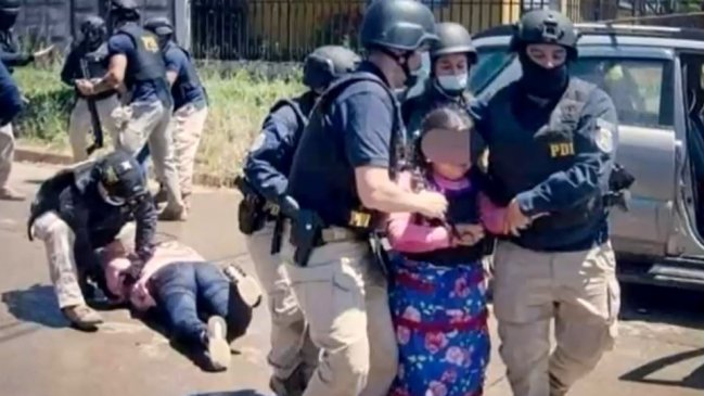 Cooperativa's tweet image. #CooperativaRegiones Tres PDI fueron formalizados por procedimiento contra familiares de Camilo Catrillanca: bit.ly/3xydcBT