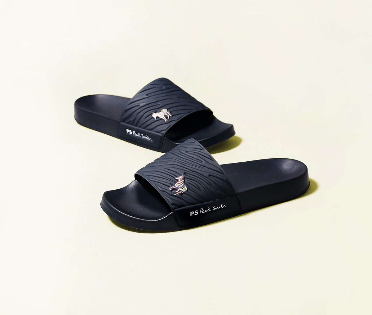 Terraces_Store's tweet photo. Look at what's just dropped from Paul Smith 🔥
Shop the latest slides and flip flops >> https://t.co/SWVoUNxGrz
#terraces #menswear #paulsmith
#newarrivals #slides #flipsflops #ss22 https://t.co/il1lPDScUy