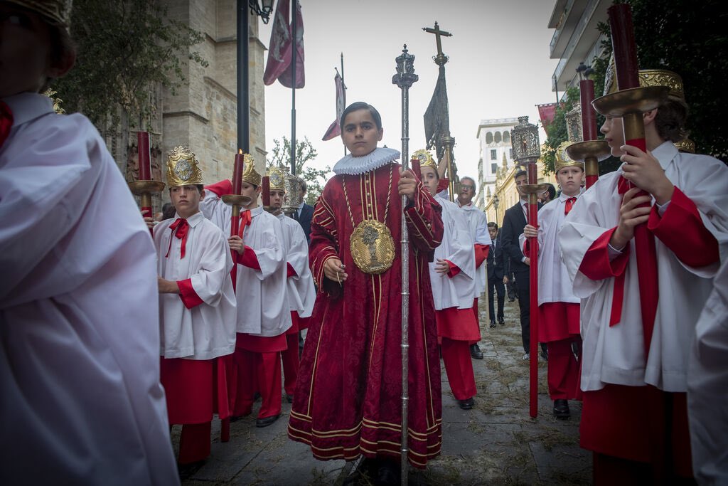 Primer Corpus Christi en #Sevilla.
Solemne celebración de la #Eucaristía en la #Catedral y esplendorosa procesión por las calles. Me animo a decir: Sevilla, sé tú misma. Mantén vivas tus raíces cristianas, tus tradiciones, que han dado tantos frutos de fe, cultura y solidaridad