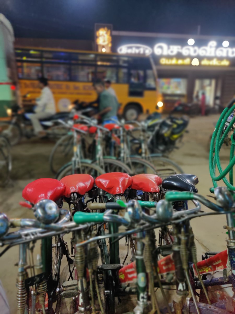 harivrs's tweet photo. Nowadays, rare to see rental cycle shop .. #rentalcycle #cycling
#Thiruvarur #tiruvarur #TamilNadu
#India #cyclove #cyclelife
#vocalforlocal #localshop
#FuelPrices #PetrolDieselPriceHike #PetrolPriceHike #solutionforpollutuon https://t.co/zJeCCtXqiL