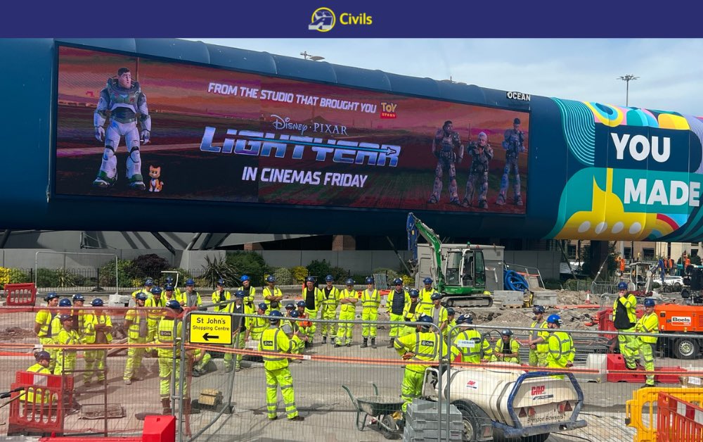 HACivils's tweet photo. ‘Stop for Safety’ sessions are delivered on-site so we can deliver a clear message across the workforce. Today’s theme was dust suppression. These talks also allow us to reiterate our safety 1st message &amp; continue to develop a positive H&amp;S culture with #HarmAvoidance at the core. https://t.co/uC9fUUyiym