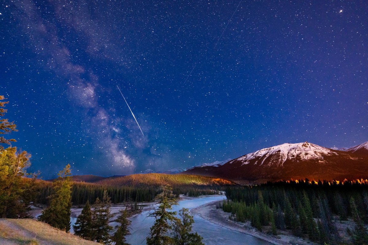 Canada's tweet photo. “May the stars carry your sadness away, may the flowers fill your heart with beauty, may hope forever wipe away your tears.” - Chief Dan George, late Indigenous actor born Geswanouth Slahoot, poet and spokesperson. #ThursdayThoughts 
📍 Jasper National Park, Alberta https://t.co/hvO4uRiijy